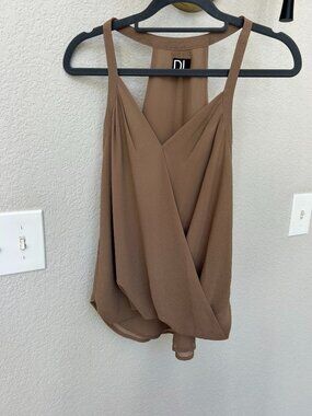 Daily Look Tan Sleeveless Blouse
